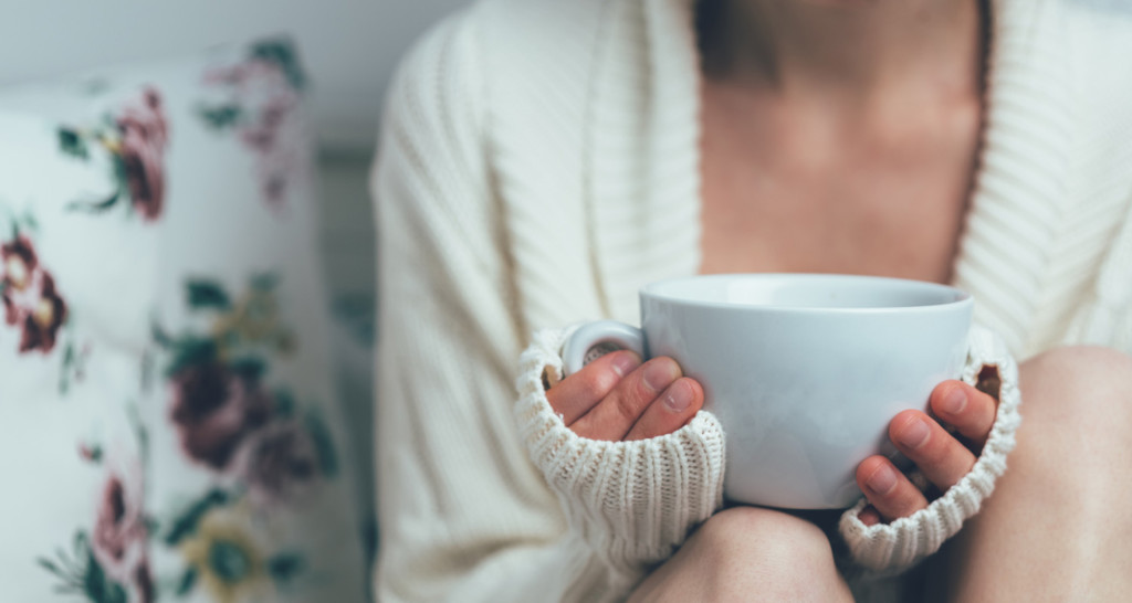 Drinking coffee before nap